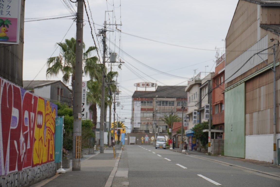 クリエイティブセンター大阪へ続く道のり ラバー・ダックが奥に見えている